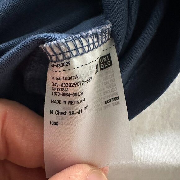 Uniqlo Supima Cotton Tee Shirt (M) - Picture 3 of 4